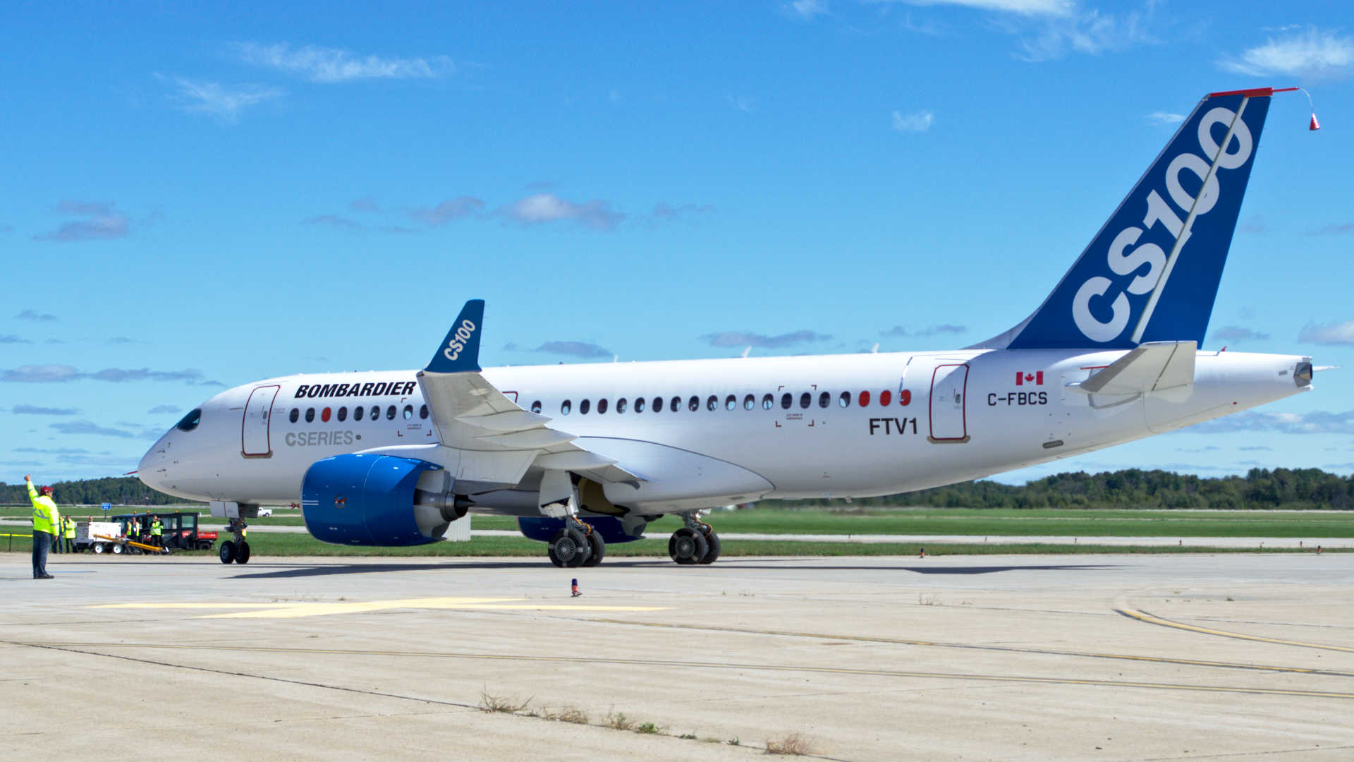 Bombardier CS100, aeronave para a faixa de 108 a 135 assentos que concorre com o E190-E2 da Embraer. Foto Yan Gouger/Wikimedia Commons.