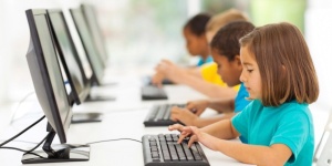 Capa da noticia - Estudo analisa os benefícios da tecnologia para a educação de qualidade e os desafios para sua adoção no Brasil